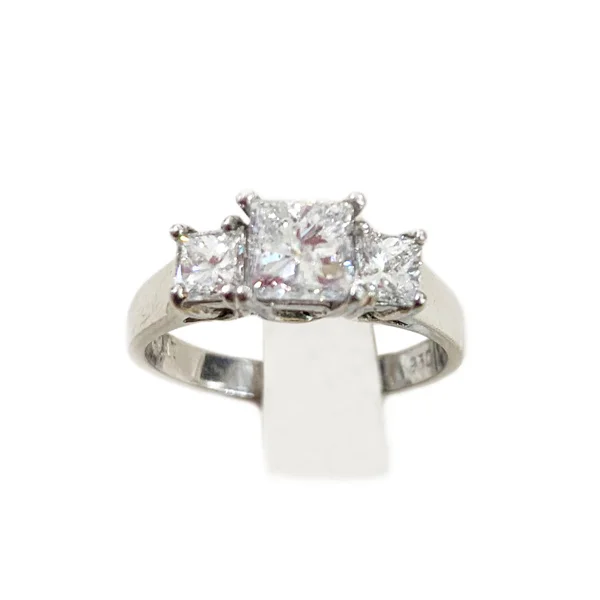 women’s high-quality engagement rings-Platinum Diamond Ring