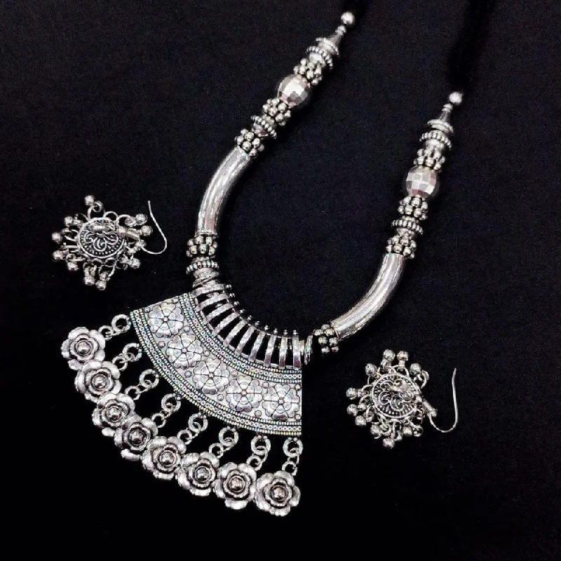 women’s diamond chain necklaces-Pooja Bangles Oxidised Plated Necklace Set