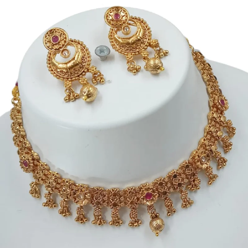 women’s bridal pendant necklaces-Padmawati Bangles Gold Plated Pota Stone And Pearls Choker Necklace Set