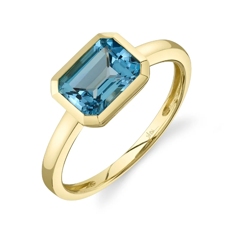 women’s classic engagement rings-14kt Yellow Gold Bezel Lady's Ring / 1.88ct Blue Topaz